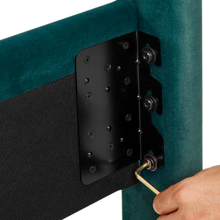 Sunvega Queen Size Green Velvet Tufted Upholstered Platform Bed with Headboard
