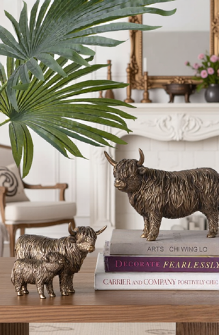 Sunvega Lifelike Highland Cow Statue with Rich Bronze Finish for Tabletop