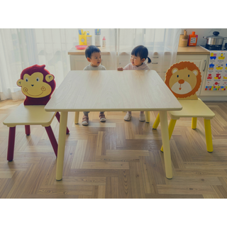 Sunvega Kids Table and 2 Chairs Set Wooden Activity Play Table with Bear and Tiger Design