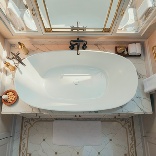Sunvega Freestanding Soaking Bathtub with Overflow Drain Made of Stone Resin