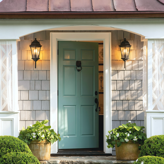 Sunvega Vintage Wall-Mounted Outdoor Lantern Light with Black Metal Sconce and Frosted Glass