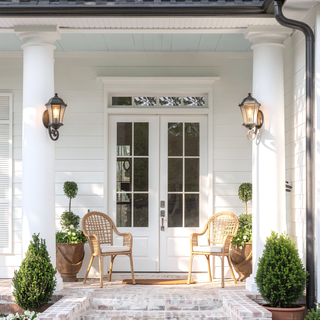 Sunvega Vintage Wall-Mounted Outdoor Lantern Light with Black Metal Sconce and Frosted Glass