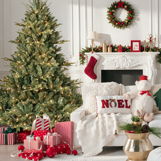 Sunvega 7FT Full-Shape Pre-Lit Christmas Tree with 750 UL Lights and Hinged Structure