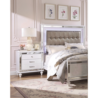 Sunvega Contemporary White High Gloss Lacquer Nightstand with Chrome Handles and USB Charger