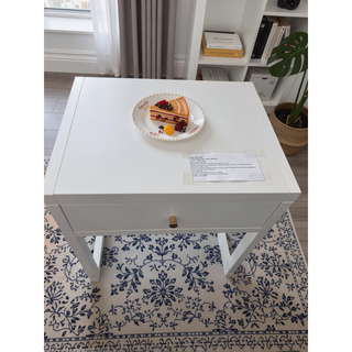Sunvega Modern White Nightstand with Drawer and Wood Knob for Small Spaces