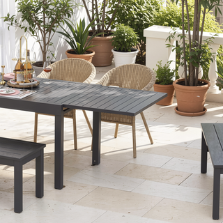 Sunvega Expandable Aluminum Patio Dining Table with E-Coating for 4-6 Person