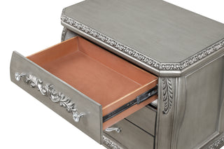 Sunvega Silver Traditional 3-Drawer Nightstand with Metal Pulls for Bedroom